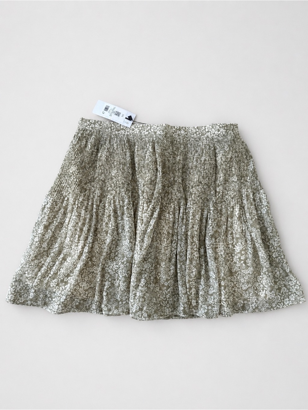 NWT DYNAMITE Pleated Floral Green Skirt